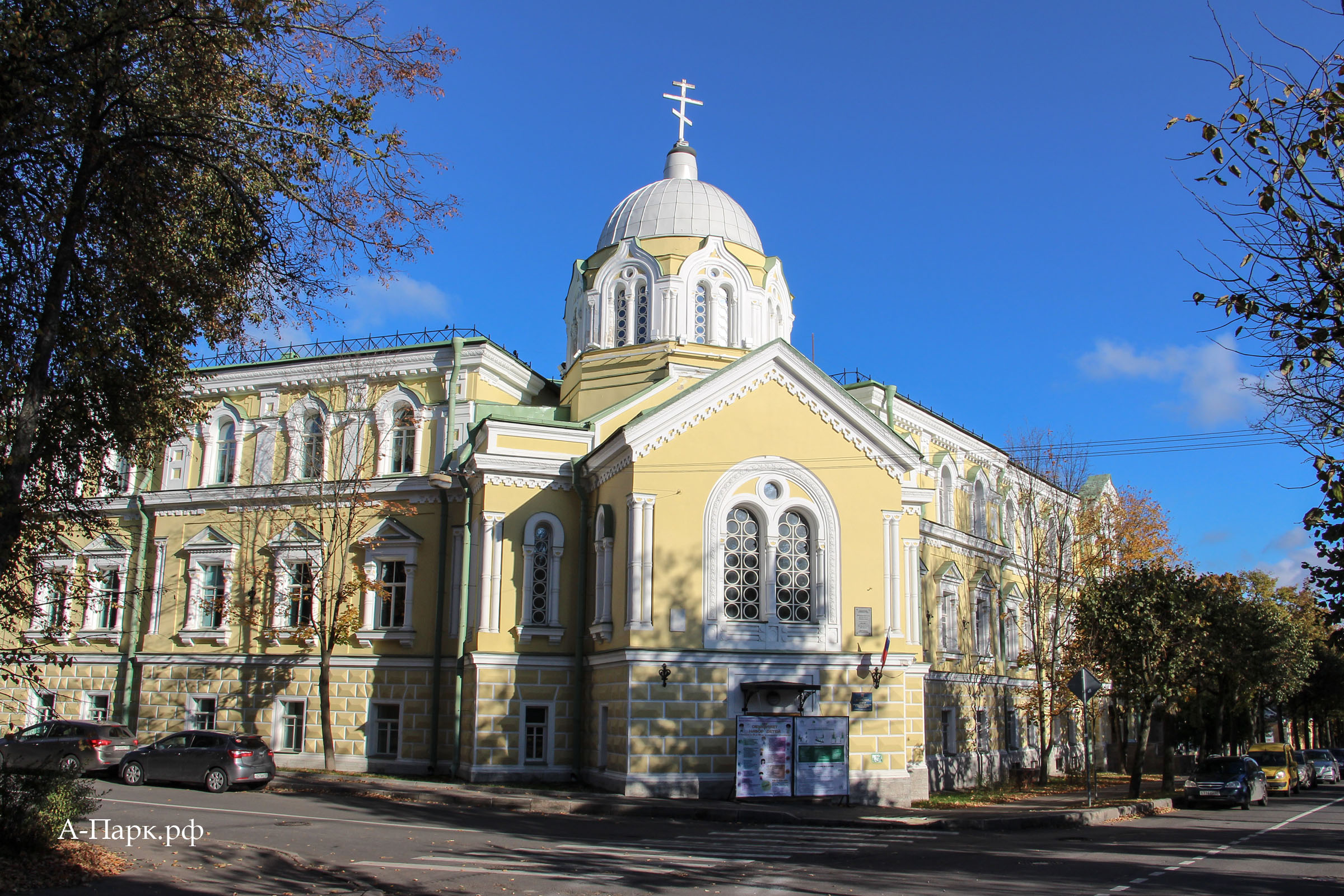 Городовая ратуша и Николаевская гимназия. Царское Село - город Пушкин -  Путеводитель